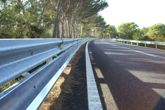 La Xunta de Galicia protegerá los guardarrailes de las carreteras con más accidentes de motoristas