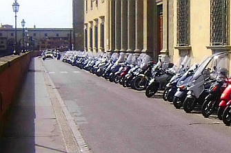 Reclaman más aparcamientos para motos en Granada