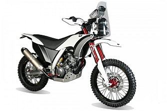 AJP PR7 660 cc: una moto del Rally Dakar para ir por calle