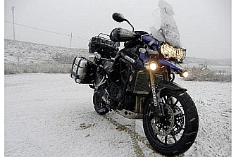 Consejos para conducir moto con frío y nieve