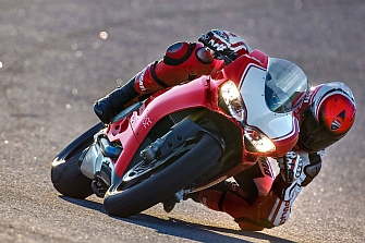 La nueva Ducati Panigale 1299 R 2015 es un superordenador con 205 CV