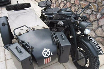 Brad Pitt amplía su colección de motos con una BMW de 1942