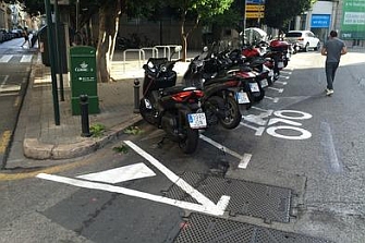 Bajar las motos de las aceras le costará a Valencia 70.000 € anuales