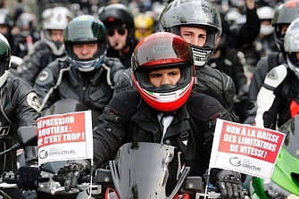 Manifestación en Francia: “¡Las motocicletas son la solución a la contaminación!”