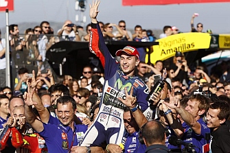 MotoGP: Lorenzo gana el Mundial, Rossi estira la patada y Márquez se lleva el BMW