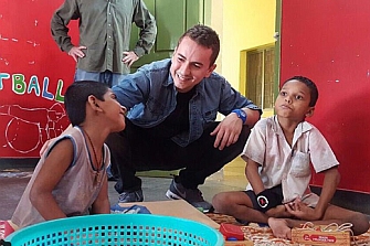 Jorge Lorenzo visita la Fundación Vicente Ferrer en la India