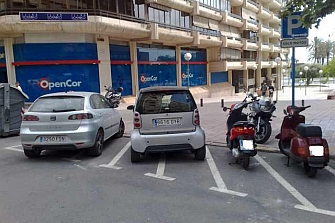 Prohibido aparcar en las aceras del Ensanche de Valencia