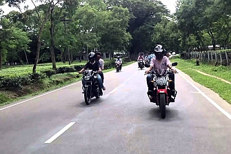 Bangladés prohíbe la circulación de motos con más de un pasajero