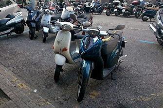 Sevilla reordenará los aparcamientos de motos en zona Ayesa