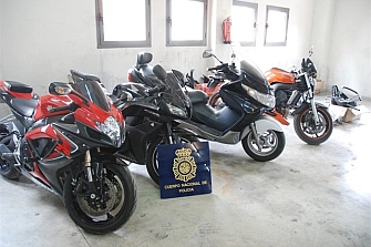 Detienen a tres ladrones de motos en Madrid
