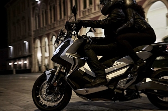 Una nueva raza de motos: Honda X-ADV 