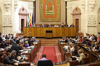 El Parlamento aprueba la sustitución de guardarraíles peligrosos en Andalucía