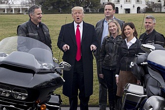 Trump perdona una multa de 3 M$ a Harley-Davidson