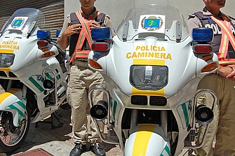 En Uruguay te puede parar una moto de la Guardia Civil