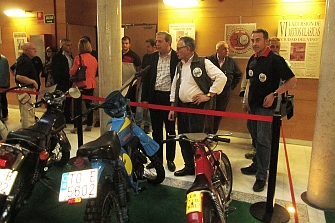 Exposición de motos antiguas en Valdepeñas
