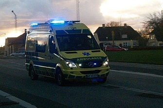 La luz azul de los coches policiales se extenderá al resto de vehículos de emergencias