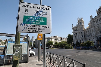El Ayuntamiento comienza con la instalación de la señalización vertical de Madrid Central