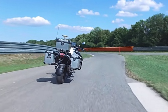 BMW Motorrad prueba con los sistemas de conducción autónoma