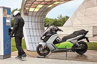 La Revista de la DGT se interesa por las motos eléctricas