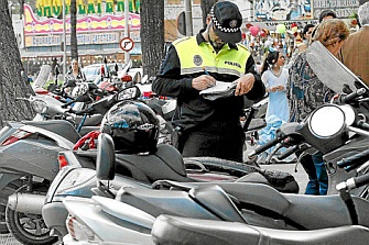 Motos y ciclomotores no podrán aparcar en algunas aceras de Madrid