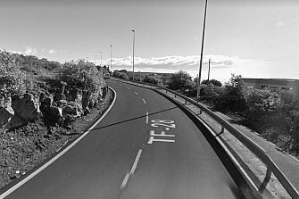 Un motorista en estado grave por chocar contra un guardarraíl en Tenerife