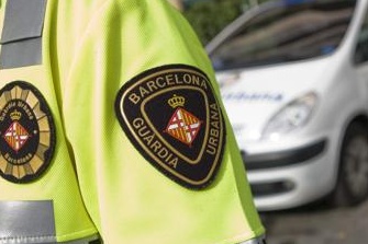Muere un motorista tras chocar contra un taxi en Barcelona