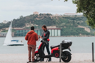 Acciona lleva el motosharing a Lisboa