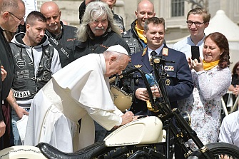 A subasta la Harley con el autógrafo del Papa Francisco