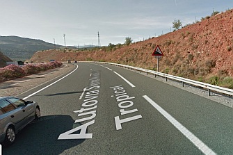 Investigan la muerte de un motorista en la A-44 en Granada