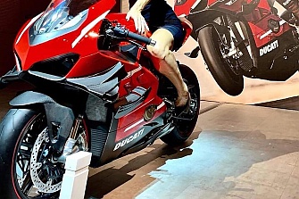 Primera foto de la Ducati Superleggera V4