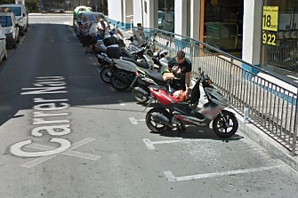 Gandía prohíbe aparcar motos en zona azul