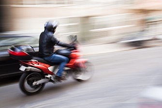 El 20% cambia el transporte público por la moto