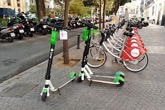 Los VMP restan 46 plazas de aparcamiento para motos en Sevilla
