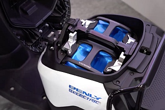 Las 4 grandes japonesas prueban las baterías intercambiables con el motosharing