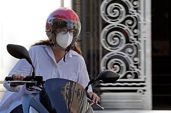 Obligan a llevar mascarilla a los motoristas parisinos