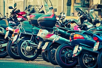 Gijón reserva aparcamientos para motos en los cruces