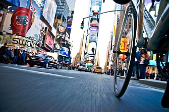 Un legislador neoyorquino afirma que “nadie debería conducir una motocicleta”