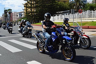 Las motos circularán por los carriles-guagua a partir de 2014