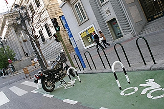 Sevilla habilita 40 nuevas plazas de aparcamiento para motos