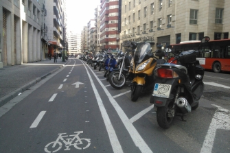 La Policía aumenta el control sobre las motos mal aparcadas