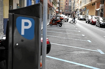 La zona verde de estacionamiento es “ilegal e inventada”