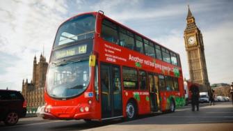 El carril bus de Londres abierto al tránsito de motoristas