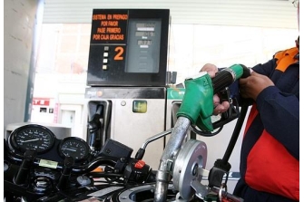 El precio de los carburantes subió una media del 8% en 2012
