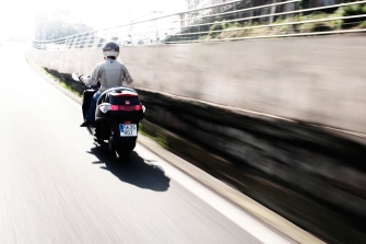 Prueba gratis el scooter eléctrico LEMev STREAM en Vespa Madrid y además ahorra 1200 € en su compra