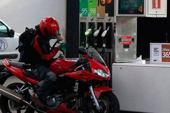 Los carburantes cierran enero con subidas de hasta el 2%