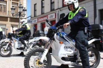Las motos eléctricas de la Policía Local de Elda, paradas
