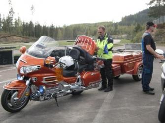 Finalmente se ha solucionado el problema de los remolques para motocicletas en Suecia