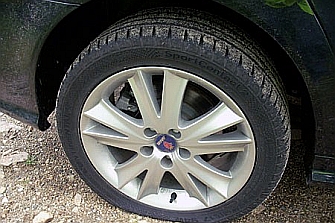 El 30% de los vehículos siniestrados llevaba los neumáticos en mal estado