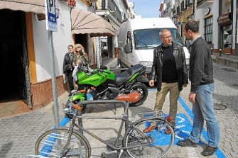 Valverde habilita zonas de aparcamiento específico para motos y bicis